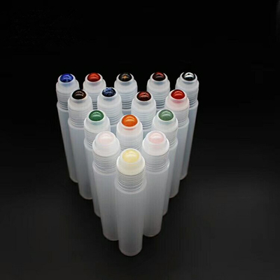 Крен эфирного масла круга 10ML на пластиковых PP разливает красочный контейнер по бутылкам ролика дезодоранта с красочным шариком